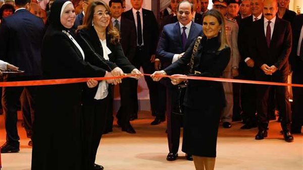 الرئيس والوزيرات