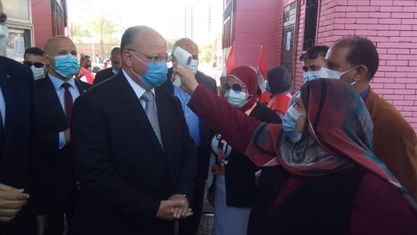 محافظ القاهرة خلال