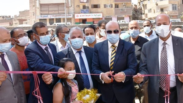 محافظ أسوان خلال