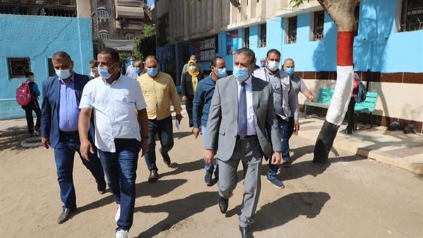 محافظ المنوفية خلال