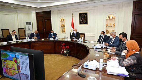 وزير الاسكان خلال