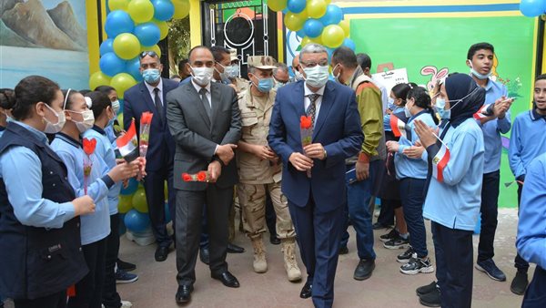 محافظ المنيا خلال