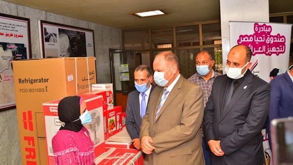 محافظ أسيوط مع أحدى