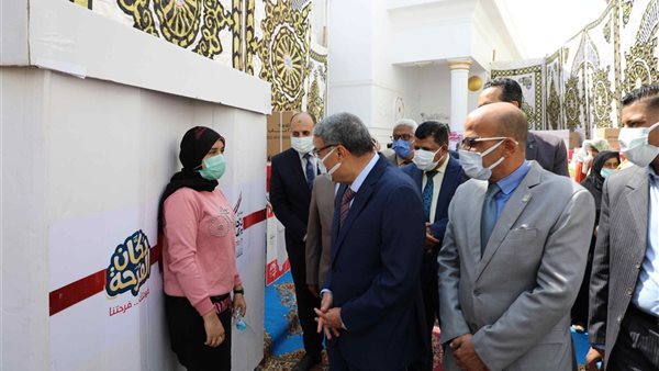 محافظ المنيا خلال