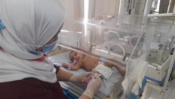 طفل حديث الولادة