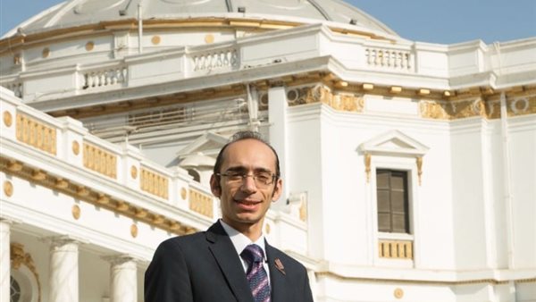 النائب محمد عبد العزيز