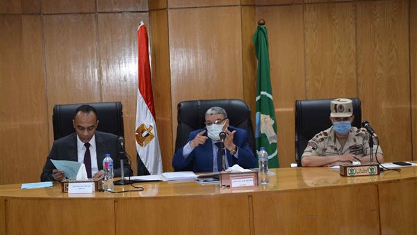 محافظ المنيا خلال