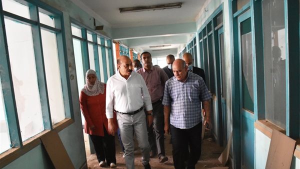 محافظ أسوان خلال