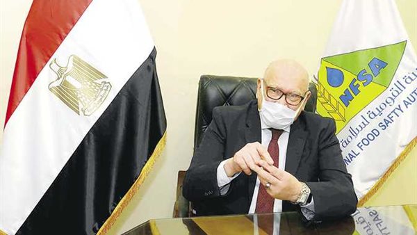 الدكتور حسين منصور