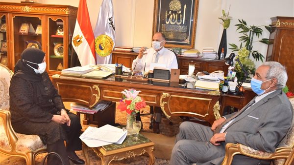 محافظ اسيوط خلال