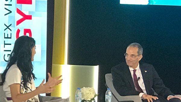 عمرو طلعت وزير الاتصالات