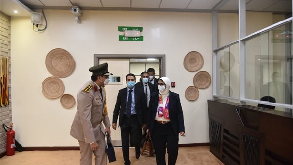 وزيرة الصحة تصل أوغندا