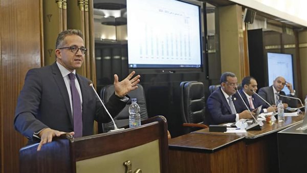 وزير السياحة في مجلس