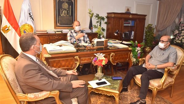 محافظ اسيوط خلال