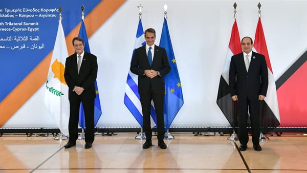 جانب من القمة الثلاثية