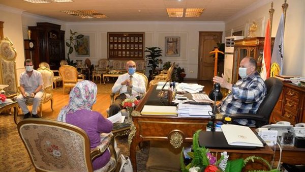 محافظ أسيوط خلال