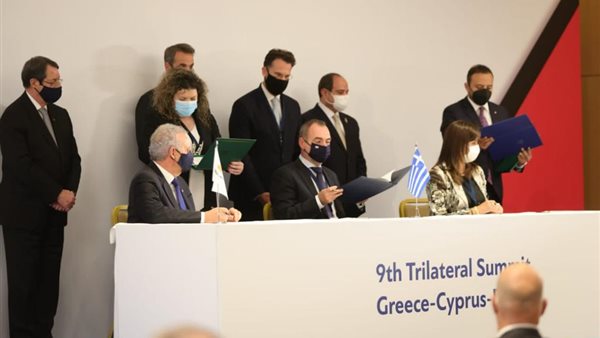 جانب من مراسم التوقيع