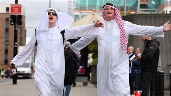 جماهير نيوكاسل ترتدي