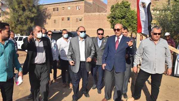 محافظ أسيوط خلال