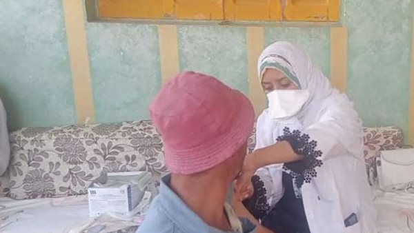 تطعيم المواطنين بلقاح