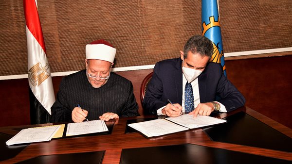 توقيع عقد إقامة فرع