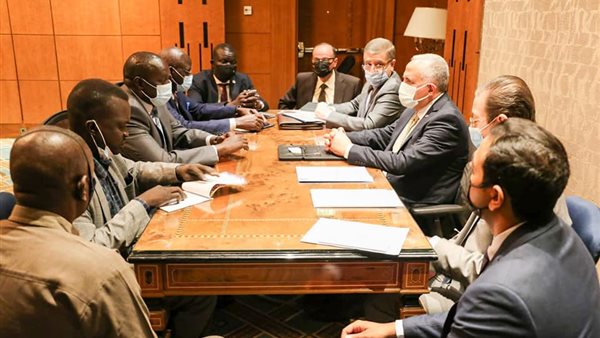 على هامش أسبوع القاهرة