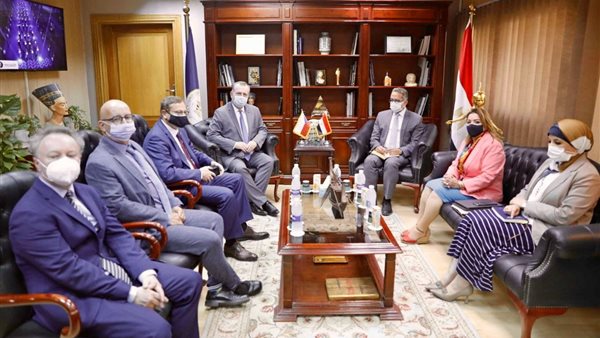 وزير السياحة يستقبل