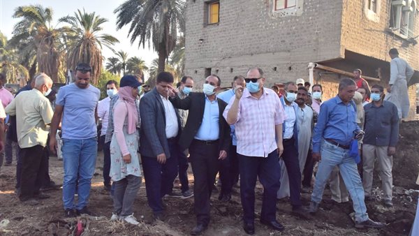 محافظ أسيوط خلال