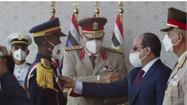 الرئيس يمنح أوائل