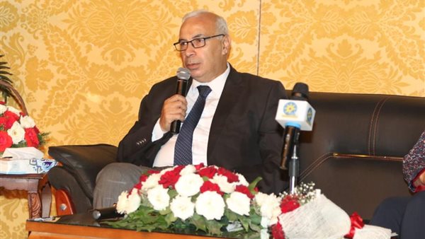 الكاتب الصحفي علي