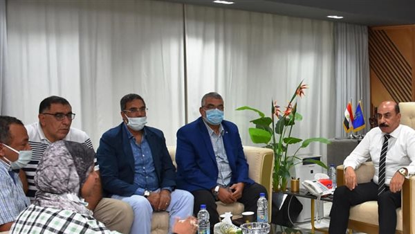 محافظ أسوان خلال