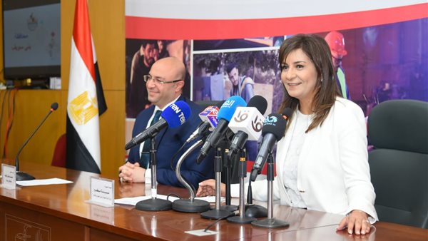 وزيرة الهجرة ومحافظ