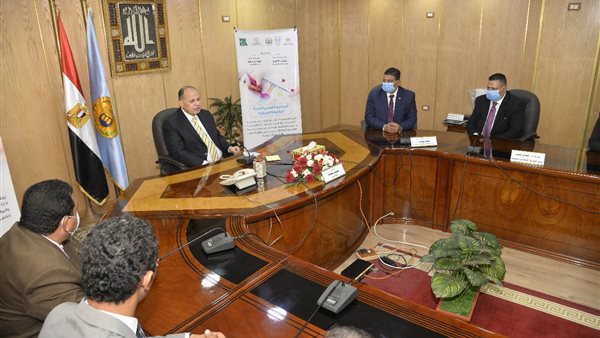 محافظ اسيوط خلال