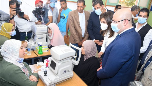 وزيرة الهجرة ومحافظ