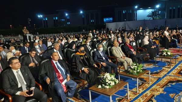 محافظ المنيا خلال