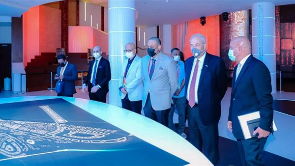 يحيي زكي يزور جناح