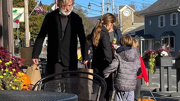 أليك بلدوين وأسرته