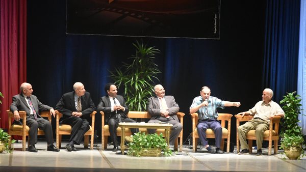 جانب من الندوة 