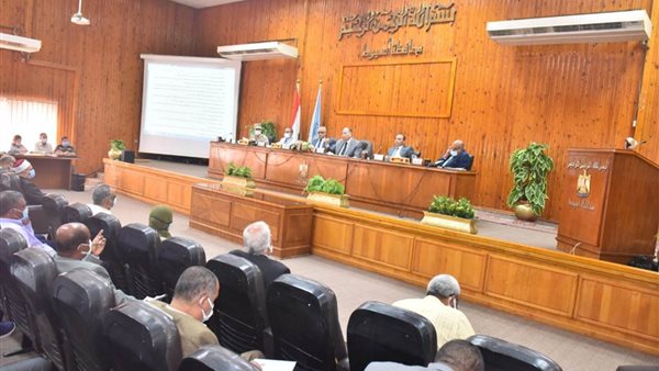 محافظ أسيوط خلال