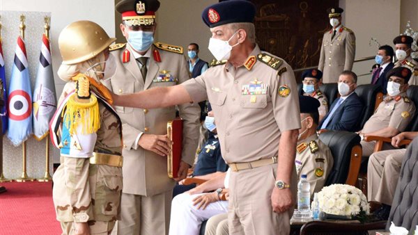 وزير الدفاع خلال