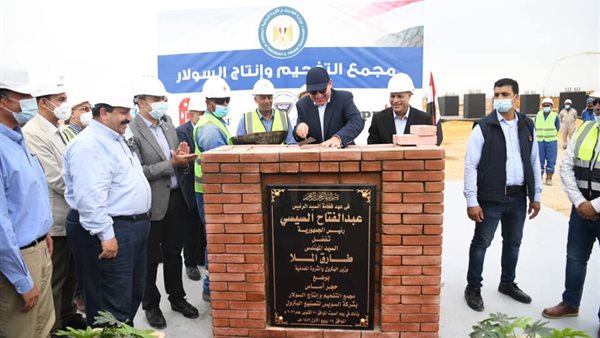 وزير البترول يضع