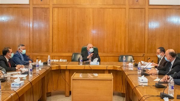 وزير الري خلال الاجتماع