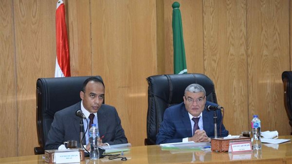 محافظ المنيا خلال