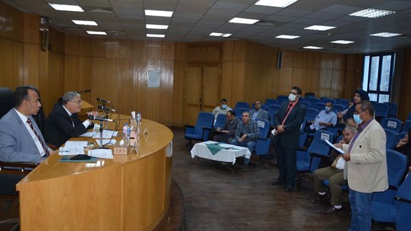 محافظ المنيا خلال