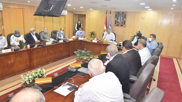 محافظ اسيوط خلال