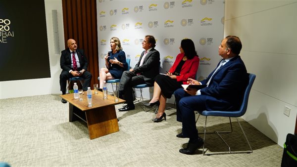 جانب من الندوة 