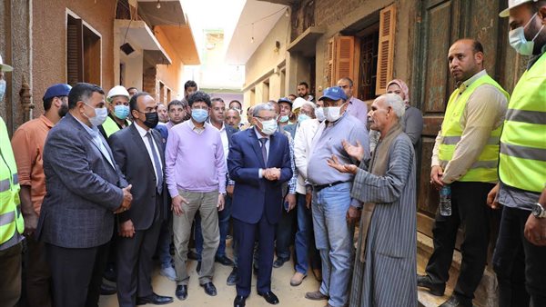 محافظ المنيا خلال