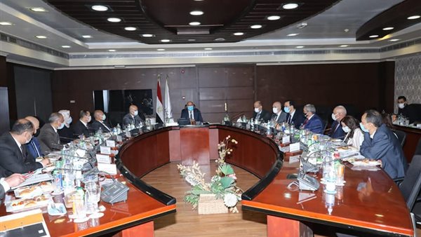 وزير النقل خلال الاجتماع