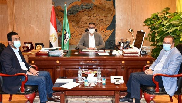 محافظ الفيوم خلال