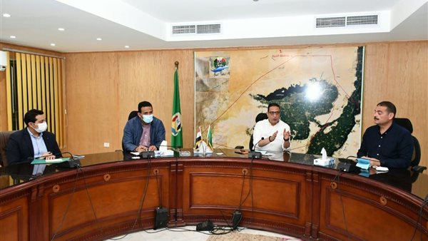 محافظ الفيوم خلال